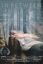 In Between 2015 постер
