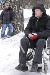 Жить, нельзя сдаваться 2012 постер