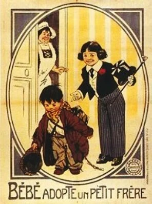 Постер Bébé adopte un petit frère