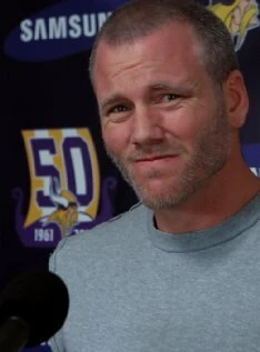 Постер Favre Rise: What Should I Do